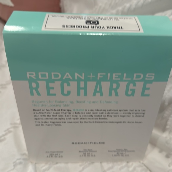 RODAN+FIELDS RECHARGE Regimen Set - Picture 4 of 4